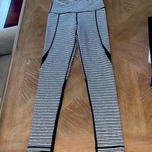 black and white striped leggings size small, super comfy